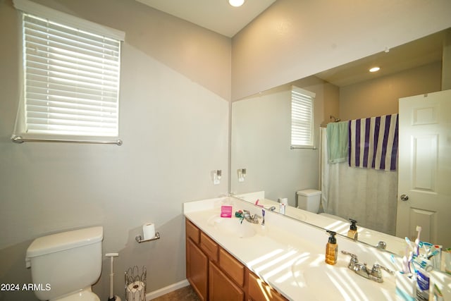 bathroom with a shower with curtain, vanity, and toilet