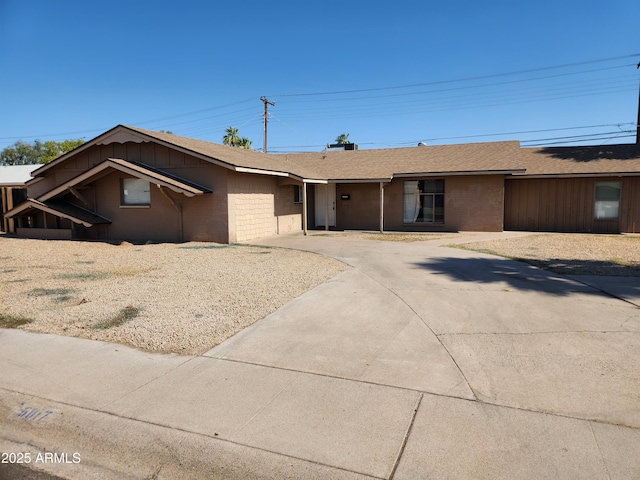 6017 W Colter St, Glendale, AZ 85301 - ranch-style house featuring driveway