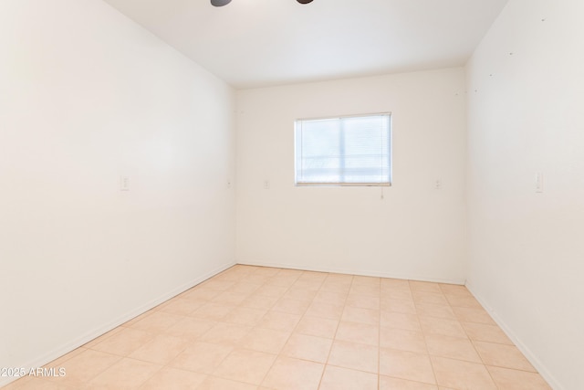 empty room featuring ceiling fan and baseboards