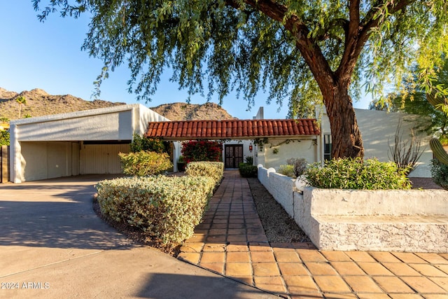 view of front facade featuring a mountain view