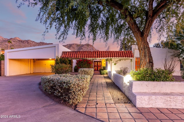 view of front of home featuring a mountain view