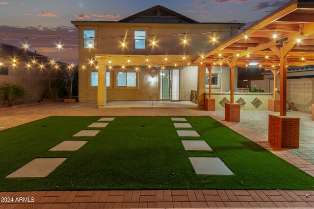 property entrance with ceiling fan