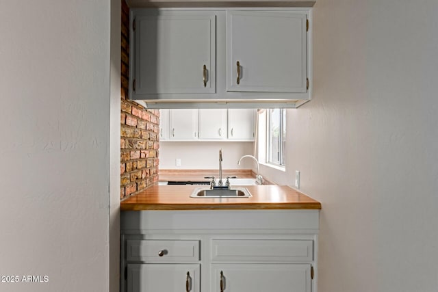 137 W Wagoner Rd, Phoenix, AZ 85023 - bar area featuring a sink