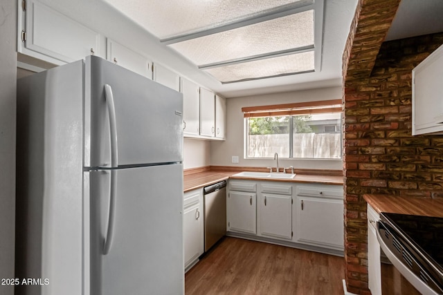 137 W Wagoner Rd, Phoenix, AZ 85023 - kitchen with stainless steel appliances, wood finished floors, light countertops, and white cabinetry
