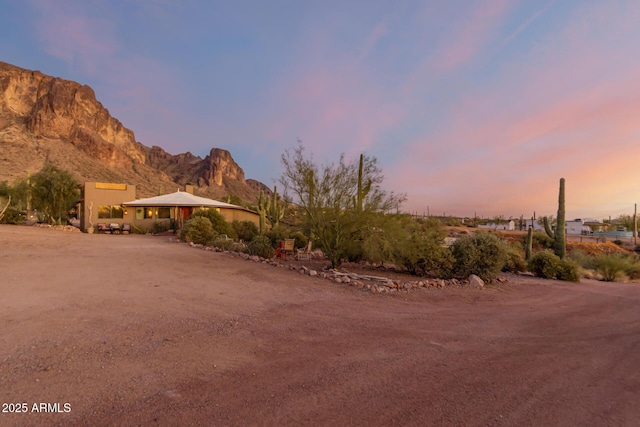 yard at dusk featuring a mountain view