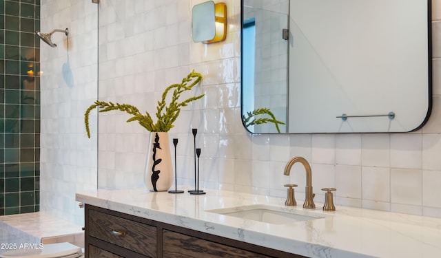 10220 N 66th St, Paradise Valley, AZ 85253 - bathroom featuring vanity, a tile shower, tile walls, toilet, and backsplash