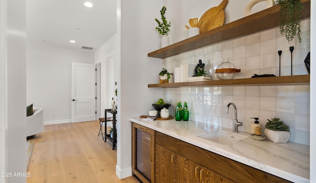 10220 N 66th St, Paradise Valley, AZ 85253 - bar featuring baseboards, recessed lighting, a sink, light wood-type flooring, and backsplash