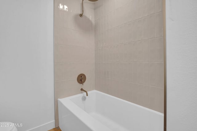 2712 N 20th Dr, Phoenix, AZ 85009 - bathroom featuring shower / bathtub combination