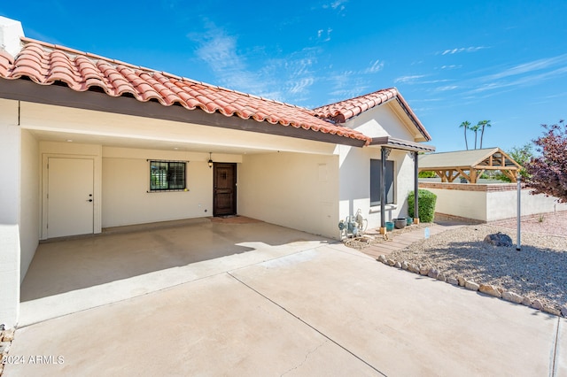 view of front of house featuring a patio area