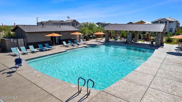 14659 W Sand Hills Rd, Surprise, AZ 85387 - community pool with a patio