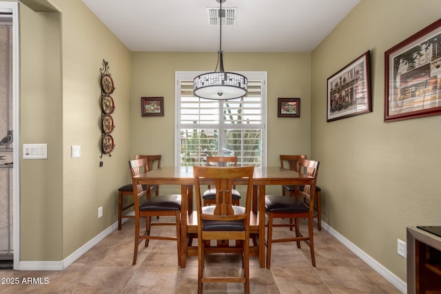 dining space with visible vents and baseboards