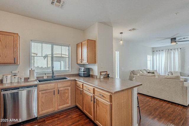 kitchen with dark wood finished floors, visible vents, a sink, dishwasher, and a peninsula