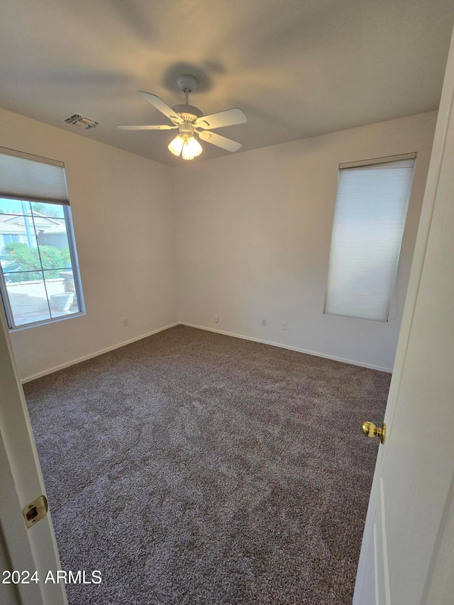 carpeted empty room featuring ceiling fan