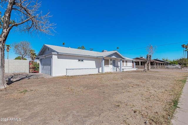 view of front of house featuring a garage