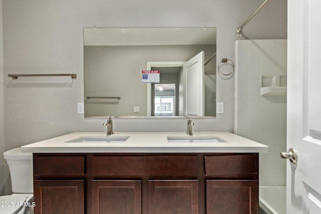 2000 N 36th St Unit 20, Phoenix, AZ 85008 - bathroom with double vanity and shower / bath combination