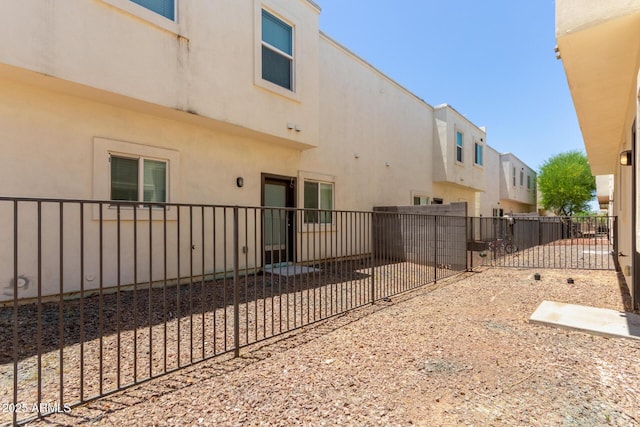 2000 N 36th St Unit 20, Phoenix, AZ 85008 - back of property with stucco siding