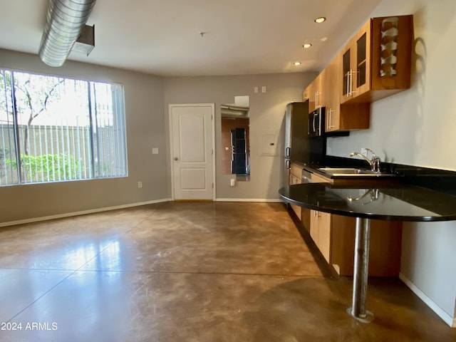 kitchen featuring sink, a breakfast bar area, and kitchen peninsula