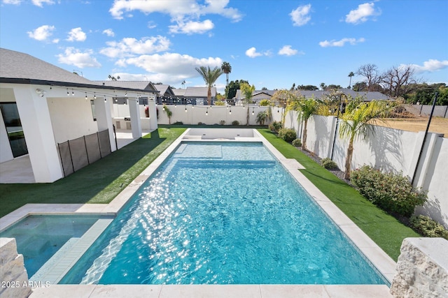 view of swimming pool