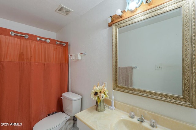 bathroom featuring vanity, a shower with shower curtain, toilet, and visible vents