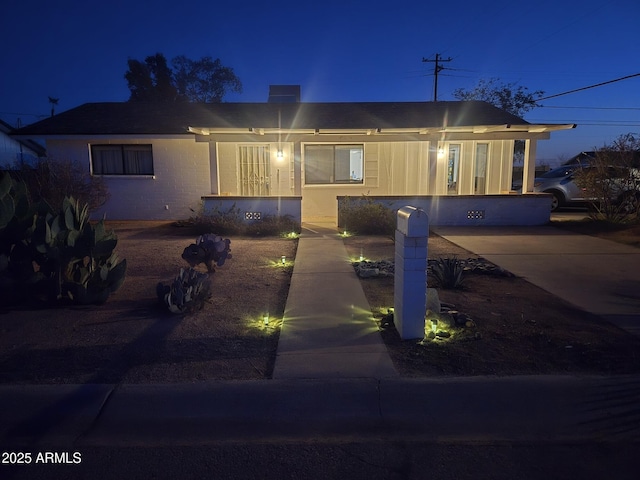 view of front of property