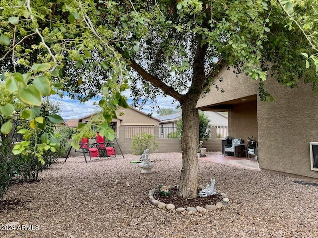 view of yard featuring a patio