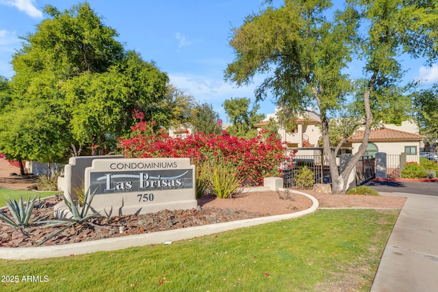 view of community / neighborhood sign