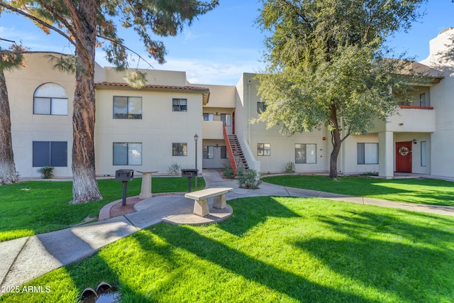 view of front of home featuring a front lawn