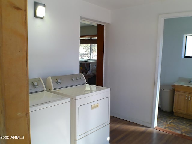211 W Kiser St, Superior, AZ 85173 - laundry area with washing machine and dryer and dark hardwood / wood-style floors