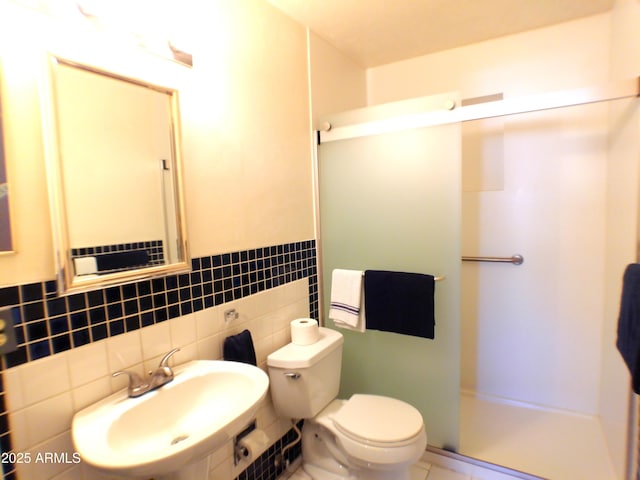 211 W Kiser St, Superior, AZ 85173 - bathroom with toilet, tile walls, a shower with shower door, and sink