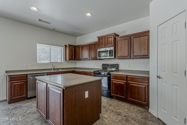 kitchen with a sink, visible vents, recessed lighting, a center island, and appliances with stainless steel finishes