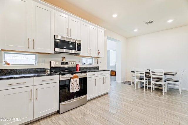 kitchen featuring visible vents, white cabinetry, recessed lighting, appliances with stainless steel finishes, and baseboards