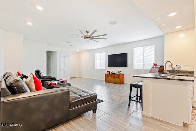 living room featuring recessed lighting, visible vents, baseboards, and a ceiling fan