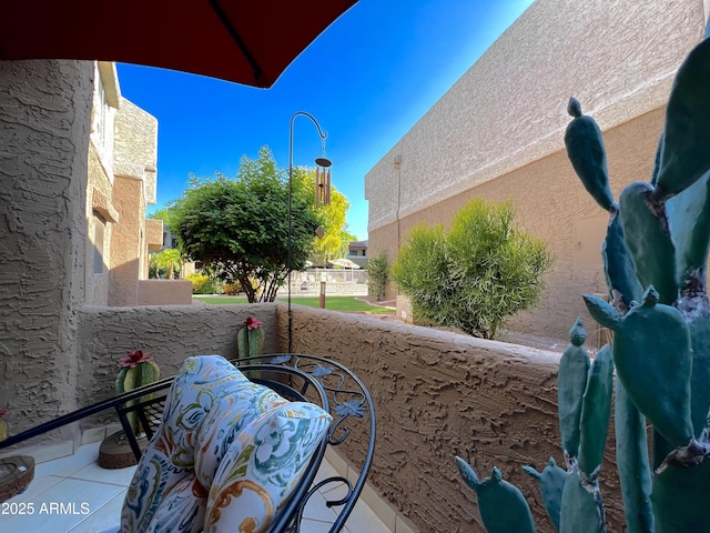 4554 E Paradise Village Pkwy N Unit 133, Phoenix, AZ 85032 - view of yard with a balcony