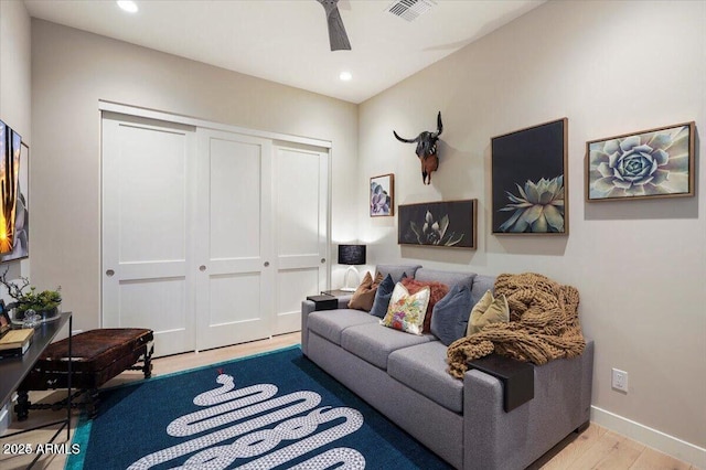 living room featuring ceiling fan, recessed lighting, visible vents, baseboards, and light wood-style floors