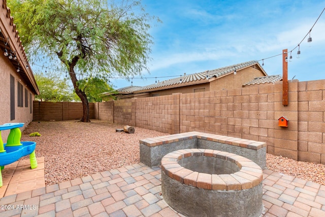 view of patio with an outdoor fire pit