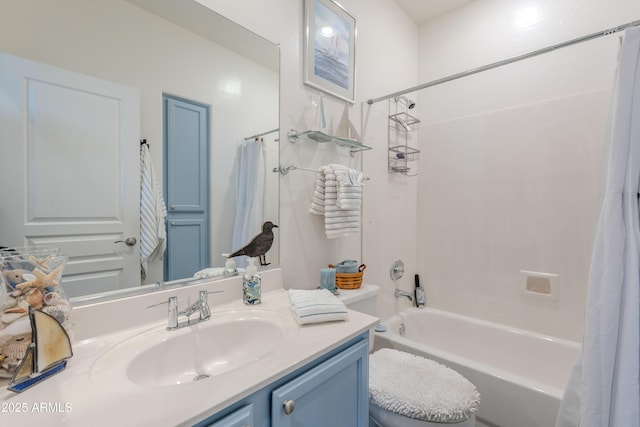 8180 E Shea Blvd Unit 1043, Scottsdale, AZ 85260 - full bath featuring shower / tub combo with curtain and vanity