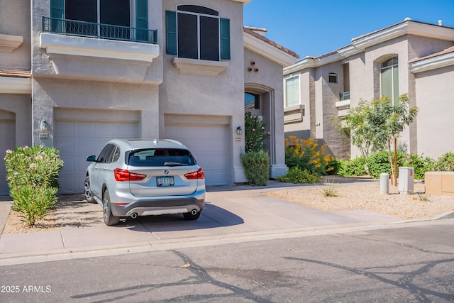 8180 E Shea Blvd Unit 1043, Scottsdale, AZ 85260 - view of front facade with an attached garage, driveway, stucco siding, and a balcony