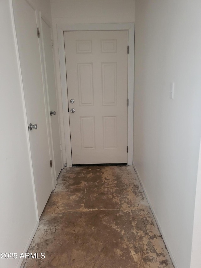 920 N 82nd St Unit H208, Scottsdale, AZ 85257 - hallway featuring baseboards