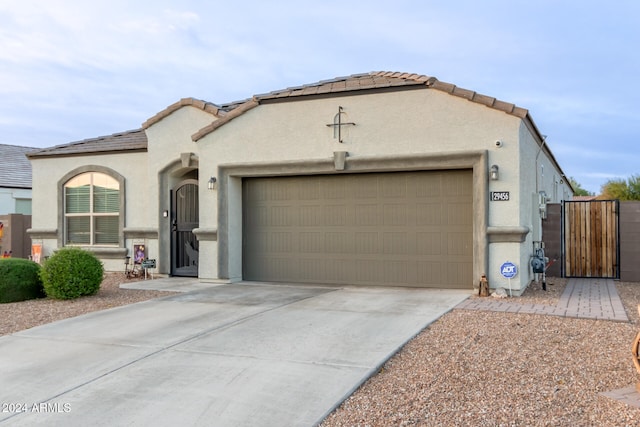 view of front facade featuring a garage