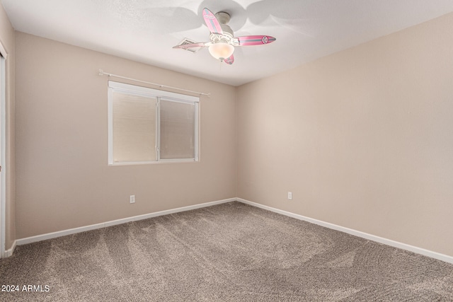 unfurnished room featuring ceiling fan and carpet flooring