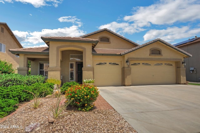 view of front facade featuring a garage