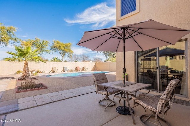 view of patio featuring a fenced in pool