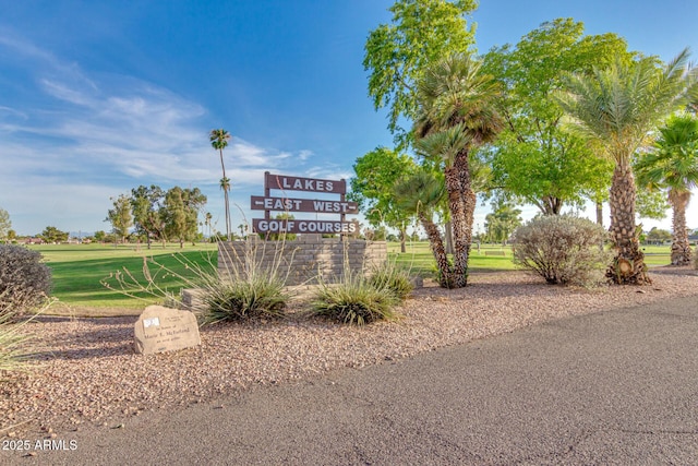 community sign with a lawn