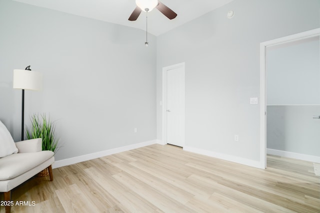 2402 E 5th St Unit 1498, Tempe, AZ 85288 - unfurnished room with ceiling fan, light wood finished floors, lofted ceiling, and baseboards