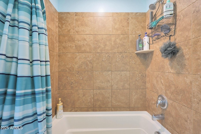 bathroom with shower / bath combo