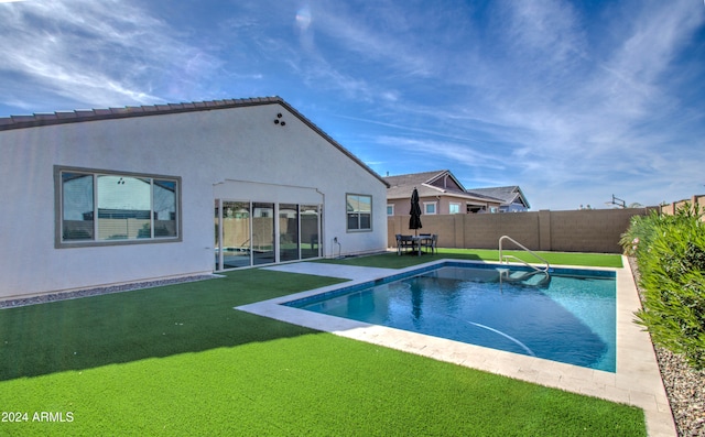 view of swimming pool with a lawn