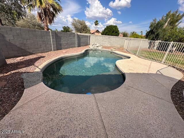 20275 N 81st Ln, Peoria, AZ 85382 - view of pool with a fenced backyard and a patio