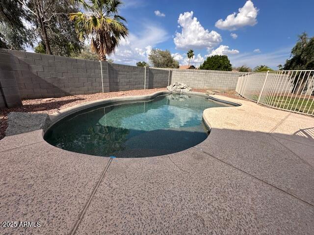 20275 N 81st Ln, Peoria, AZ 85382 - view of pool featuring a fenced backyard and a patio area
