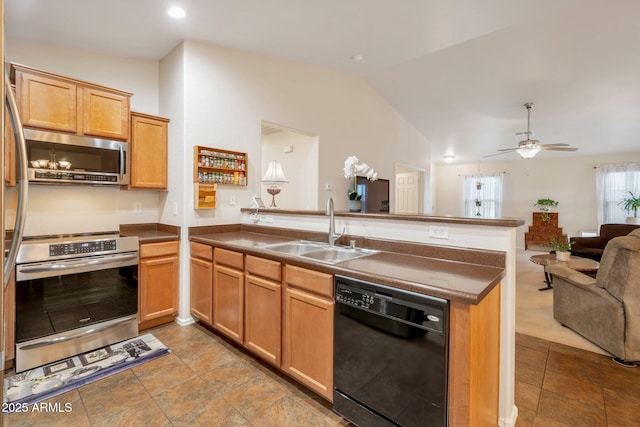 23677 N Desert Dr, Florence, AZ 85132 - kitchen with stainless steel appliances, open floor plan, a peninsula, lofted ceiling, and ceiling fan