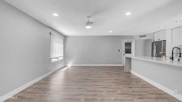 unfurnished living room featuring visible vents, recessed lighting, baseboards, and ceiling fan